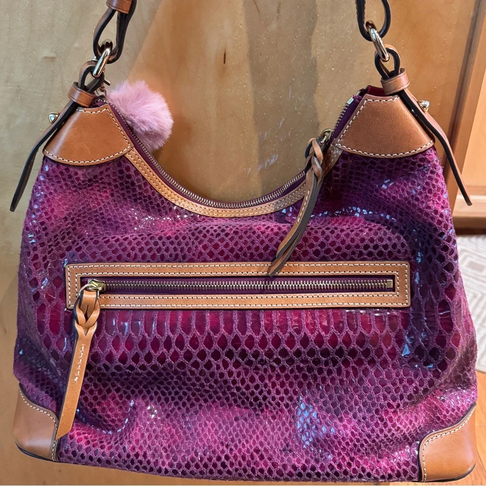 💜💯Authentic Dooney & Bourke Faux Snakeskin Embossed Hobo Bag💜 - Picture 3 of 16